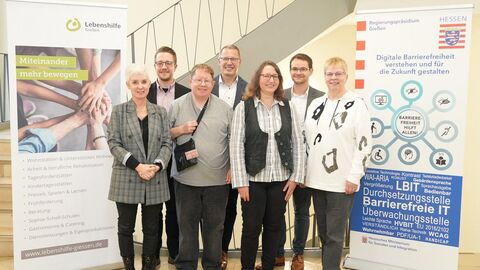 Gruppenfoto mit Barbara Domagala, Randy Uelman, Jörg Schlienbecker, Dirk Oßwald, Melanie Ensinger, Jan Barth und Prof. Dr. Erdmuthe Meyer zu Bexten.